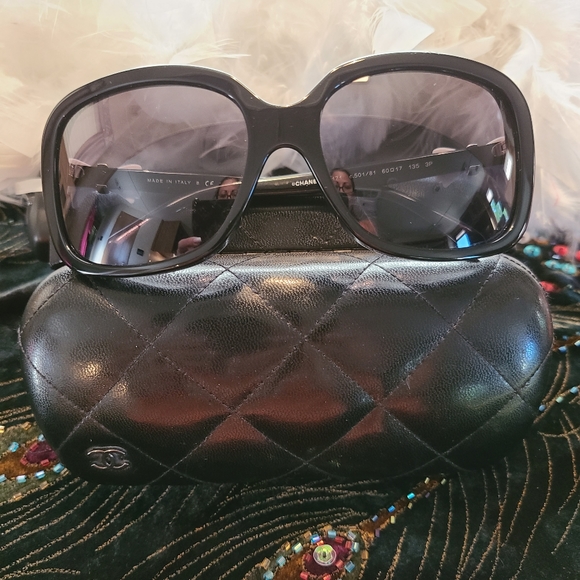 CHANEL Accessories - EUC Vintage Chanel Bow Sunglasses